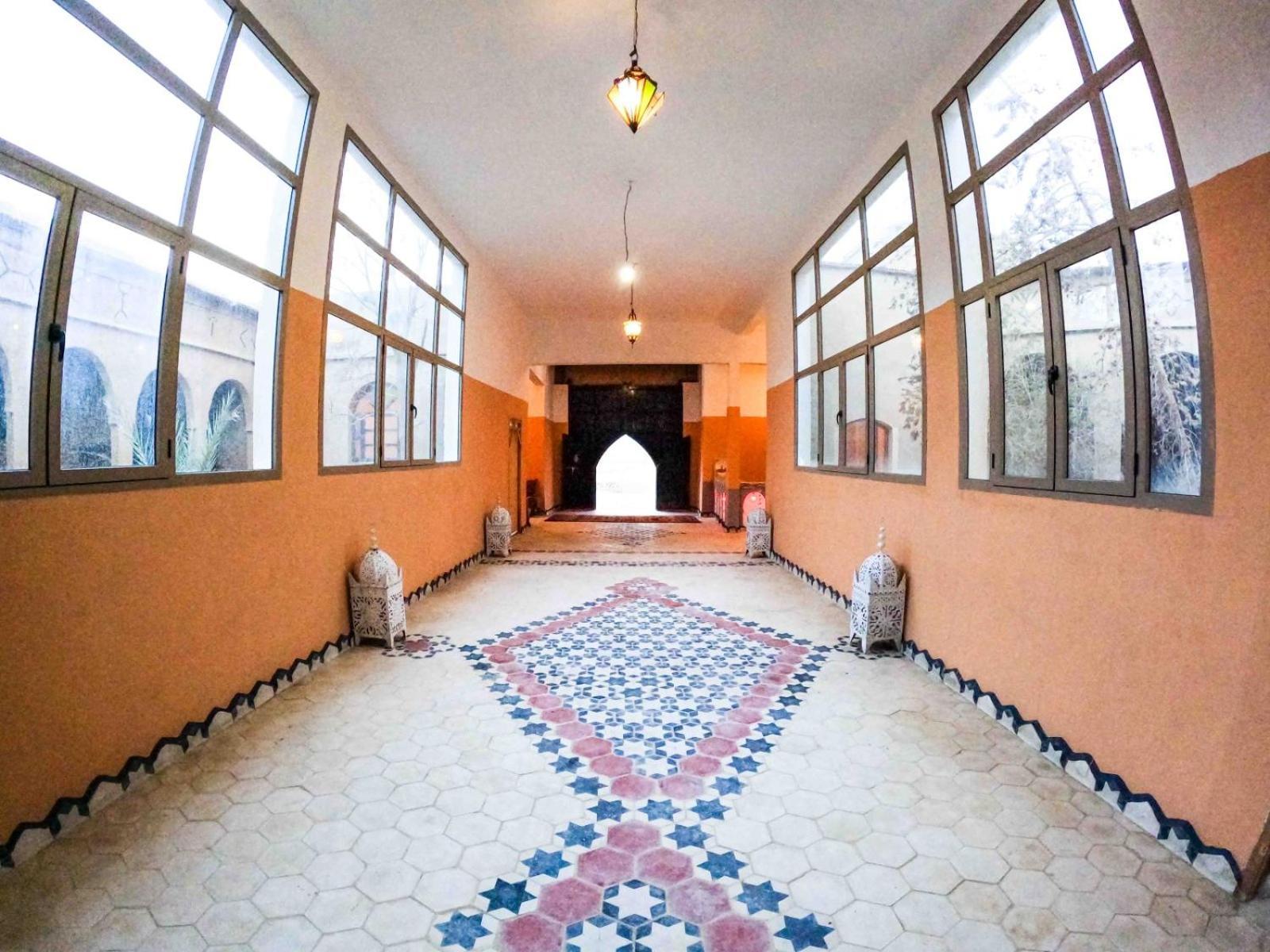 Takojt Hotel Мерцуга Екстериор снимка